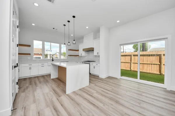 $2,750 | 1818 West Street, Houston, TX 77026