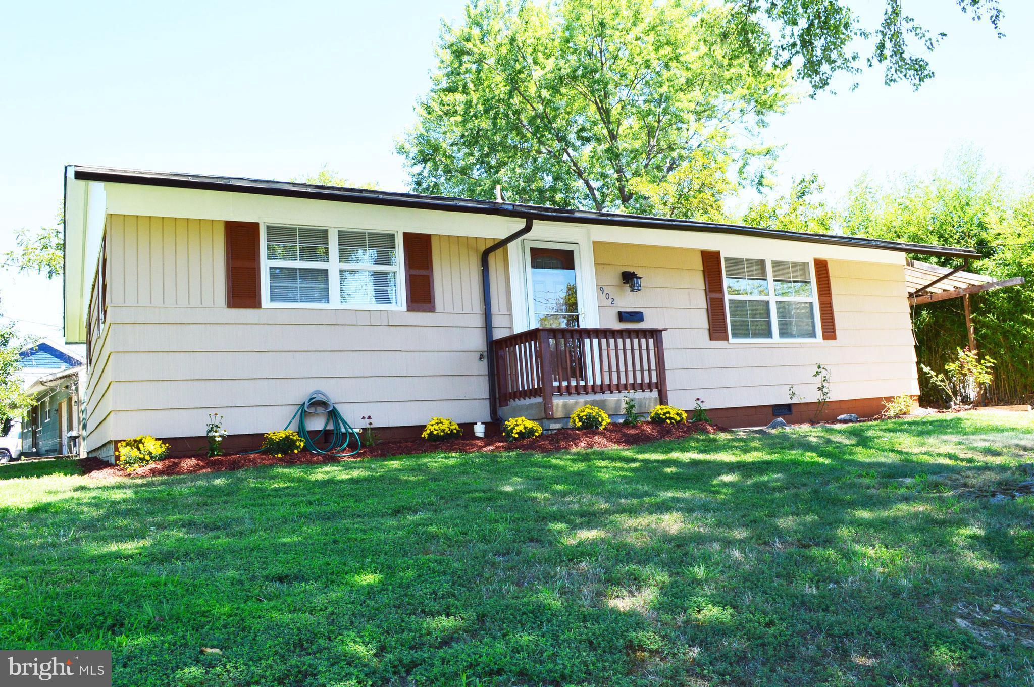 902 Wingfield Road Woodbridge, VA 22191 - Photo 1 of 15 Exterior (Front)