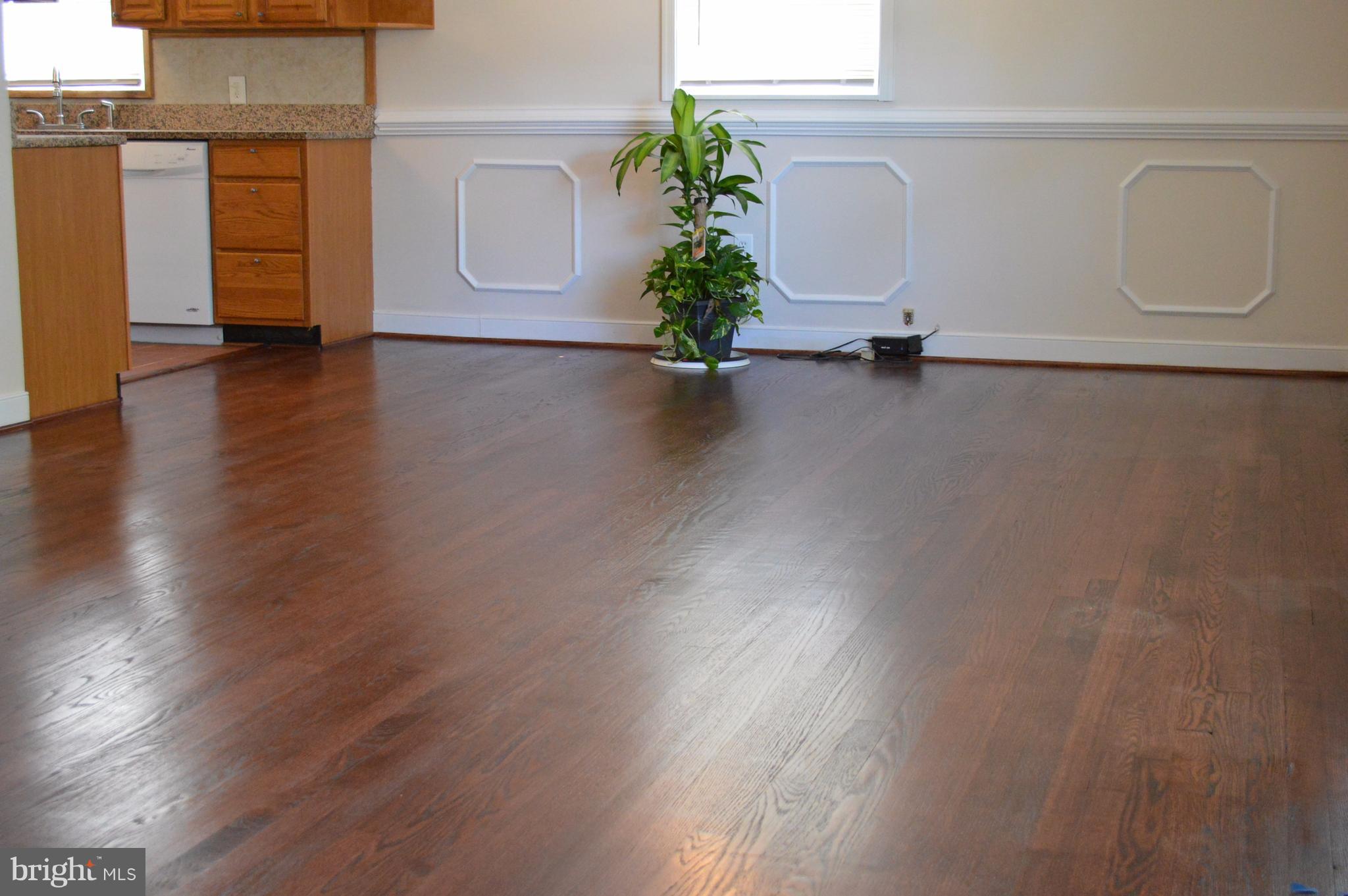902 Wingfield Road Woodbridge, VA 22191 - Photo 4 of 15 Gorgeous hardwood floors