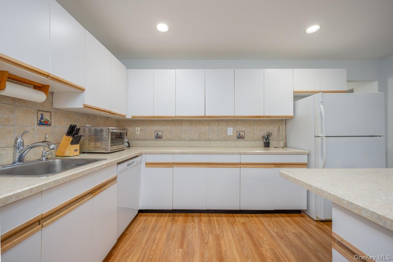 42 Eagle Ridge Way Nanuet, NY 10954 - Photo 16 of 30