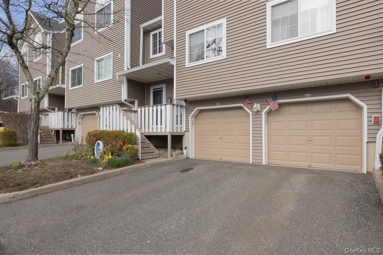 42 Eagle Ridge Way Nanuet, NY 10954 - Photo 2 of 30