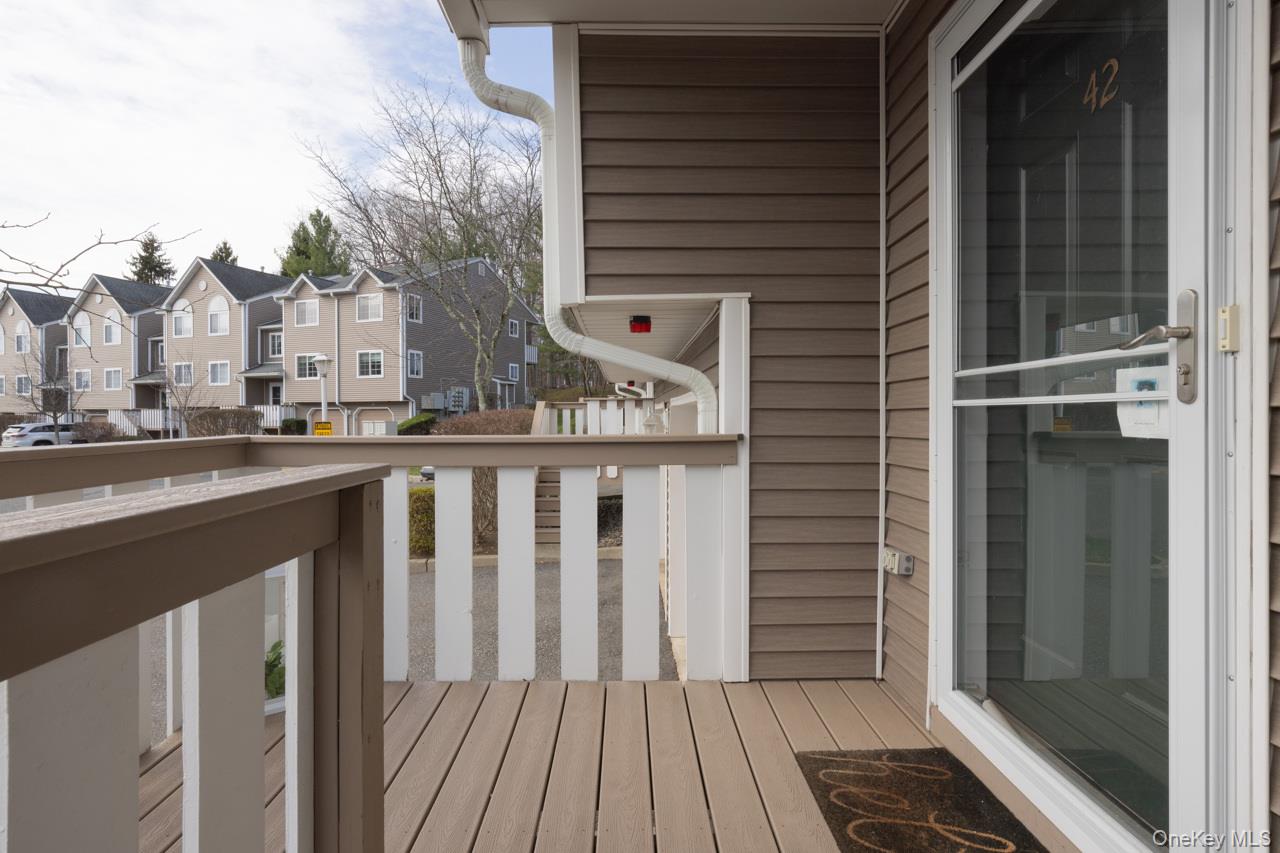 42 Eagle Ridge Way Nanuet, NY 10954 - Photo 3 of 30