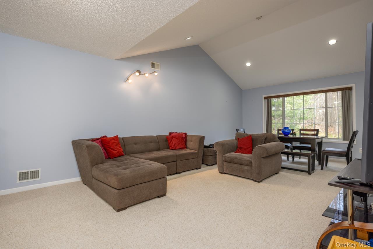 42 Eagle Ridge Way Nanuet, NY 10954 - Photo 7 of 30