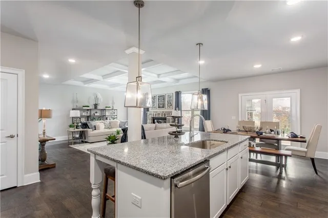a large kitchen with kitchen island a large island in it