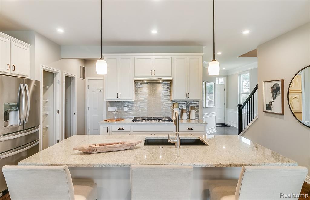 658 Peppermint Drive Rochester Hills, MI 48307 - Photo 3 of 9