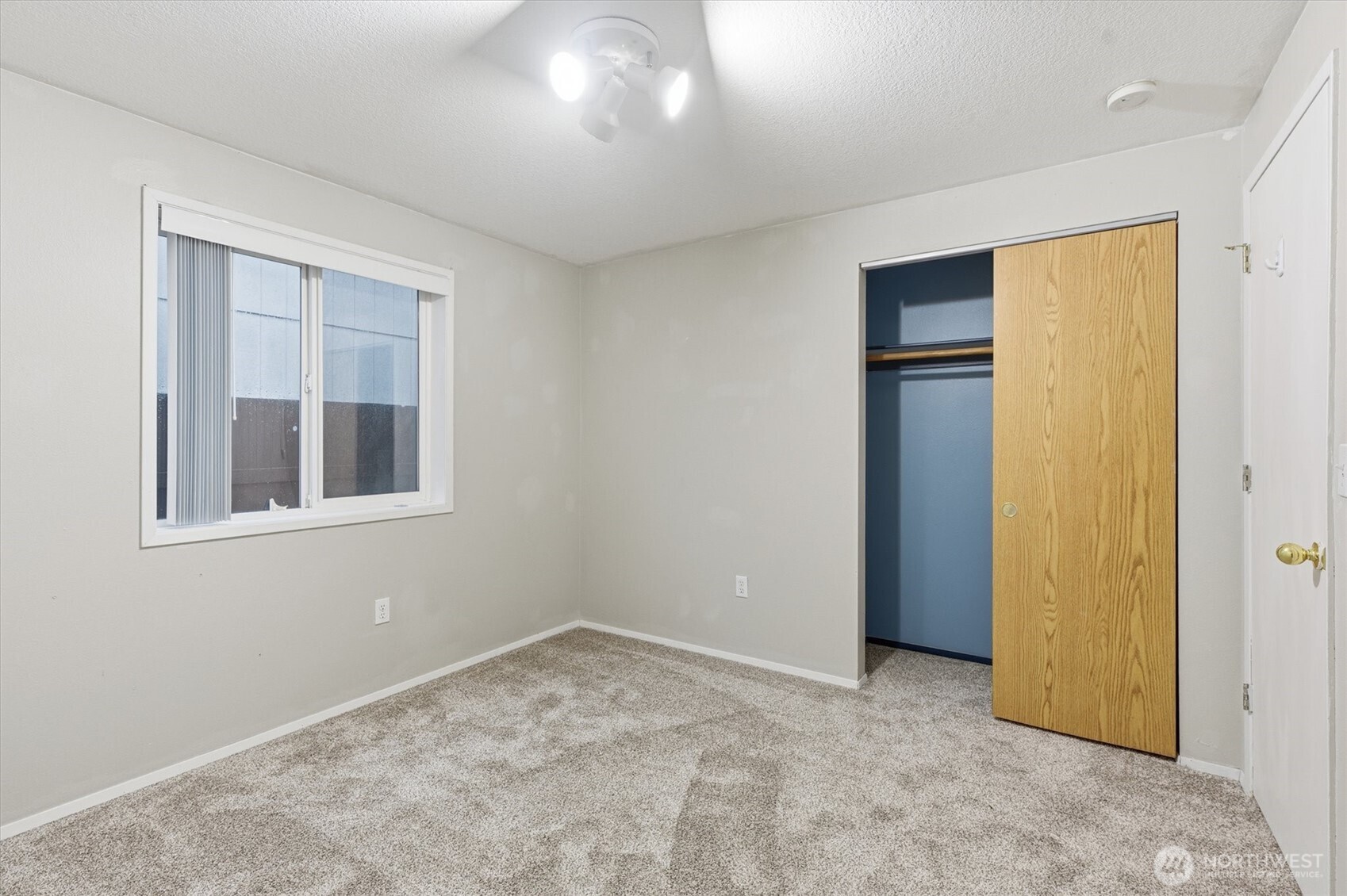 107 Mission Road Kelso, WA 98626 - Photo 21 of 32 an empty room with windows and closet