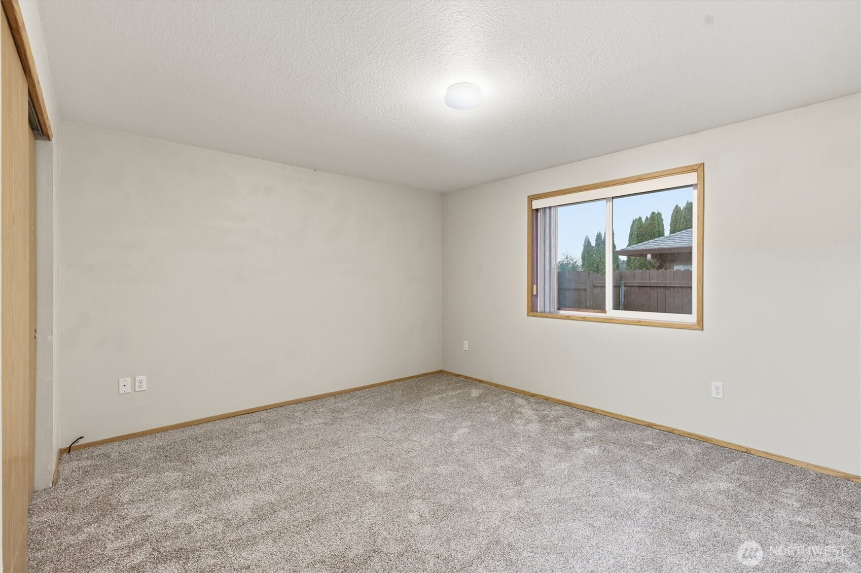 107 Mission Road Kelso, WA 98626 - Photo 23 of 32 an empty room with a window