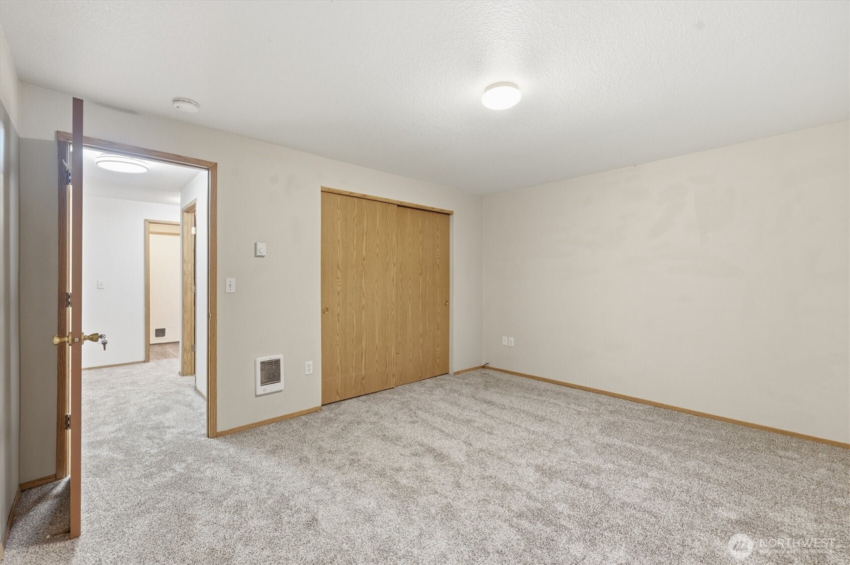 107 Mission Road Kelso, WA 98626 - Photo 25 of 32 an empty room with closet area