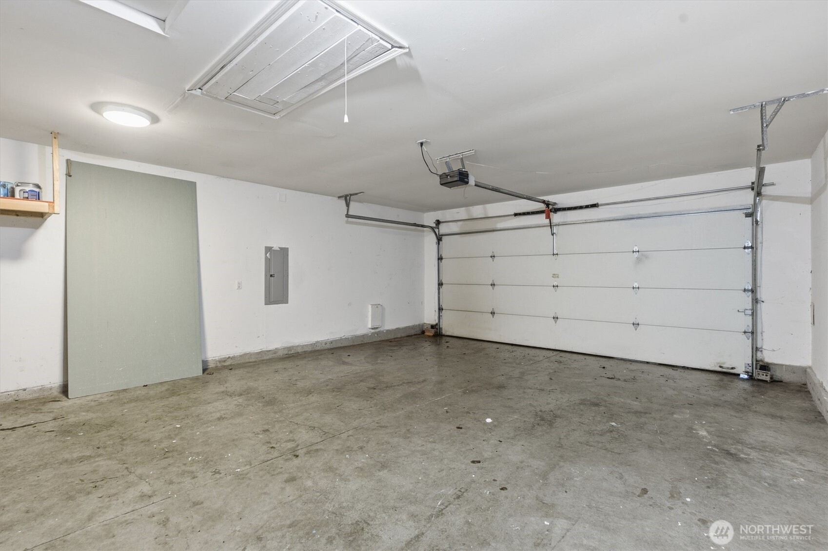 107 Mission Road Kelso, WA 98626 - Photo 27 of 32 a view of a garage