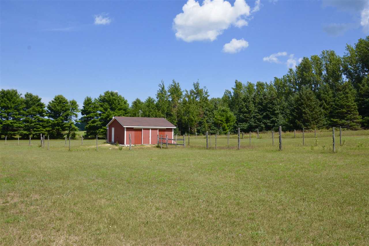 10215 East Fort Road Suttons Bay, MI 49682 - Photo 10 of 60 1851099-9.JPG