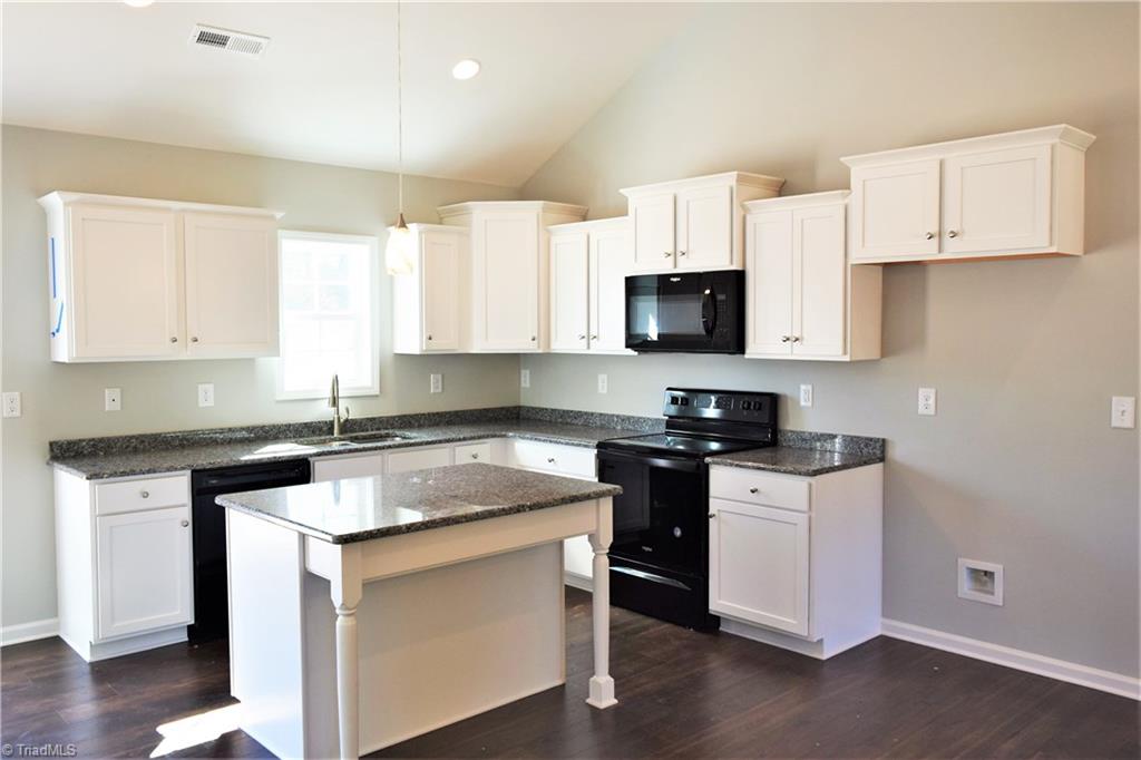 Additional kitchen view