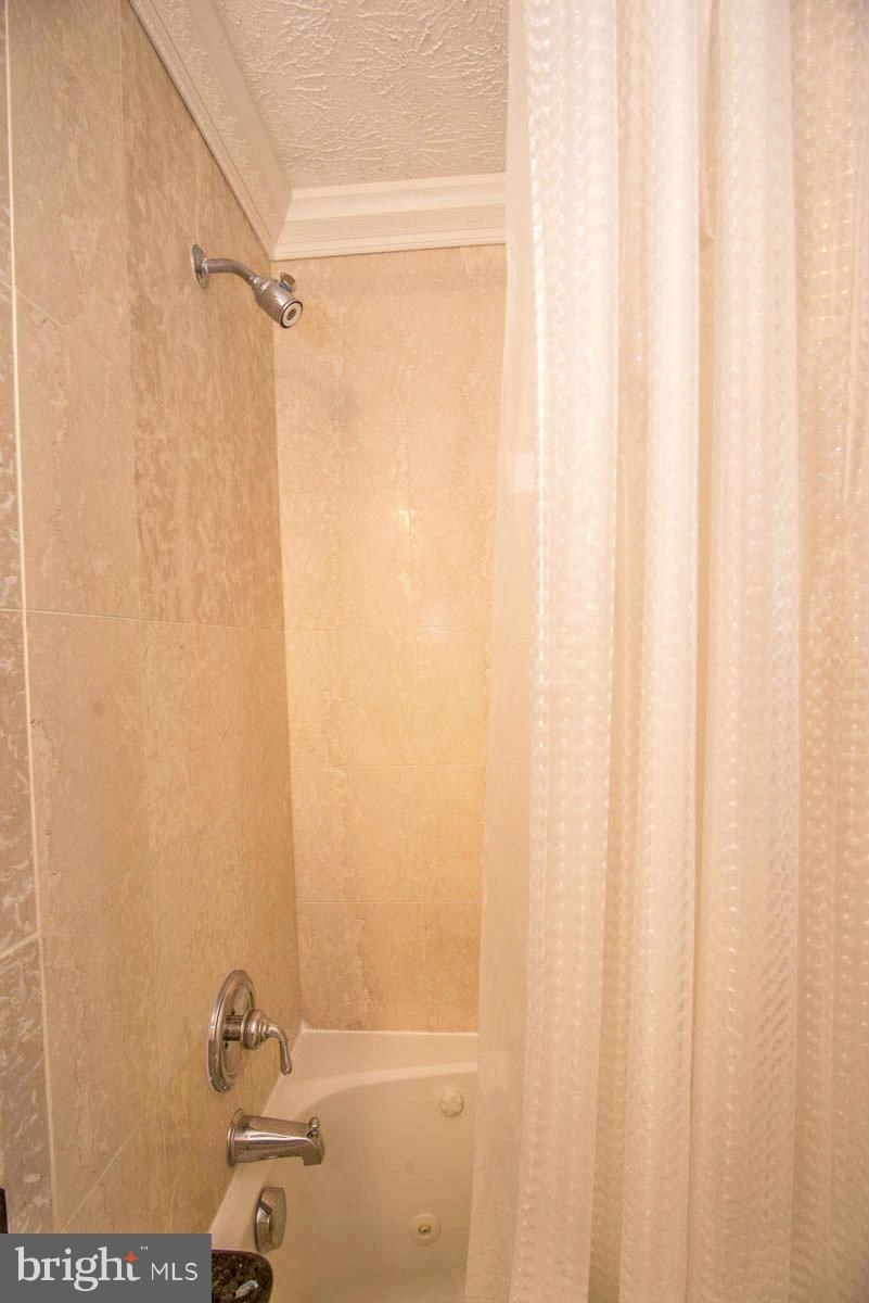6309 Sunset Terrace Springfield, VA 22153 - Photo 20 of 29 Bath