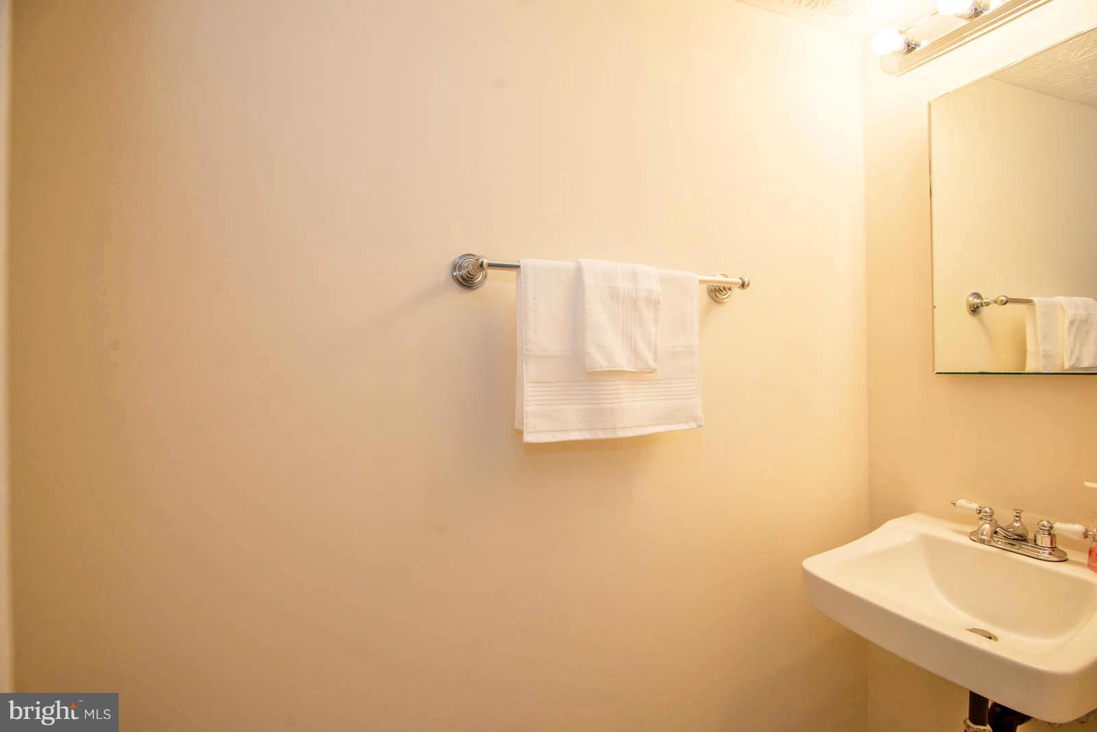 6309 Sunset Terrace Springfield, VA 22153 - Photo 24 of 29 Bath