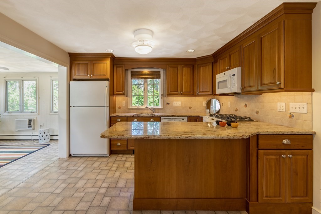 27 Eugene Road Burlington, MA 01803 - Photo 11 of 30 Gallery Image 11
