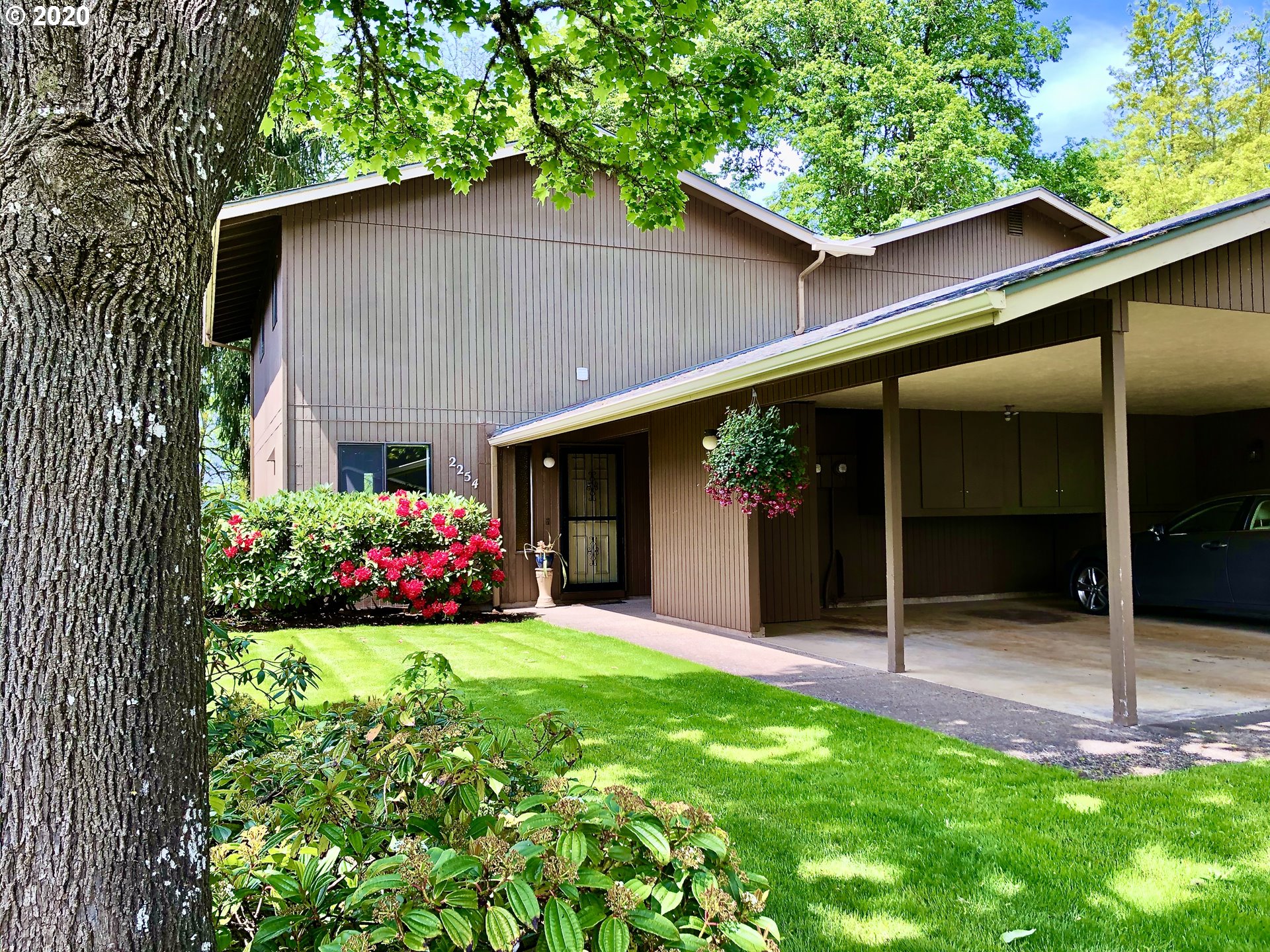 2254 Ridgeway Drive Eugene, OR 97401 - Photo 1 of 24 Gallery Image 1