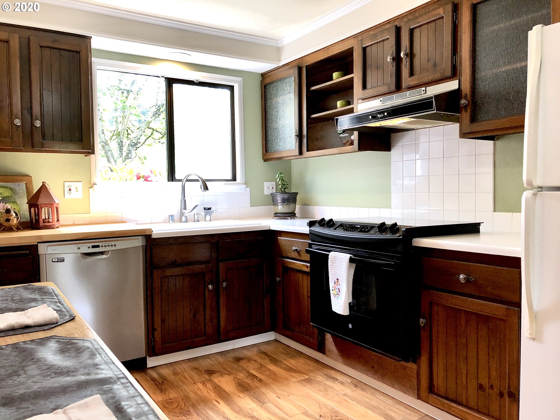 2254 Ridgeway Drive Eugene, OR 97401 - Photo 3 of 24 Gallery Image 3