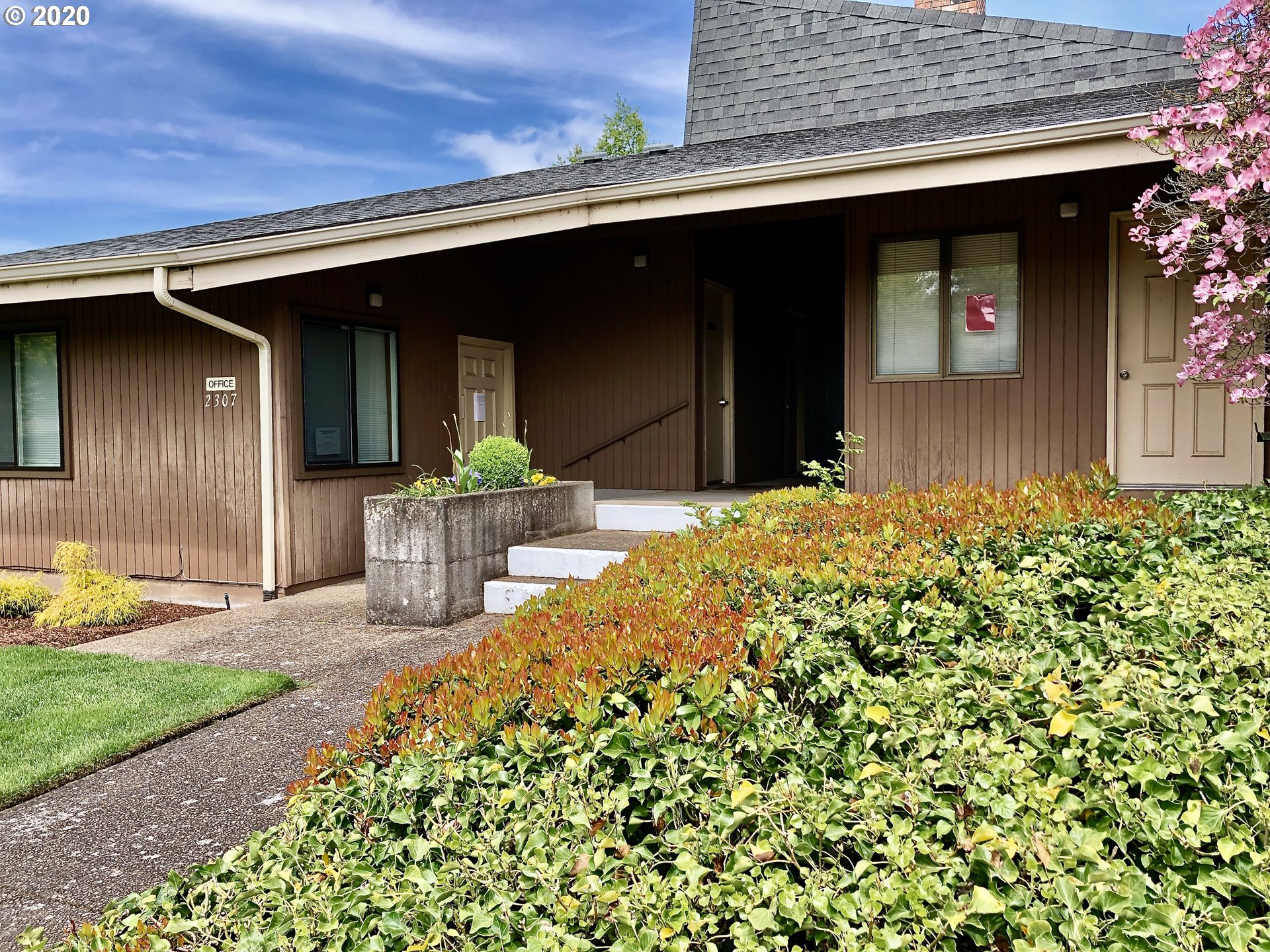2254 Ridgeway Drive Eugene, OR 97401 - Photo 23 of 24 Gallery Image 23