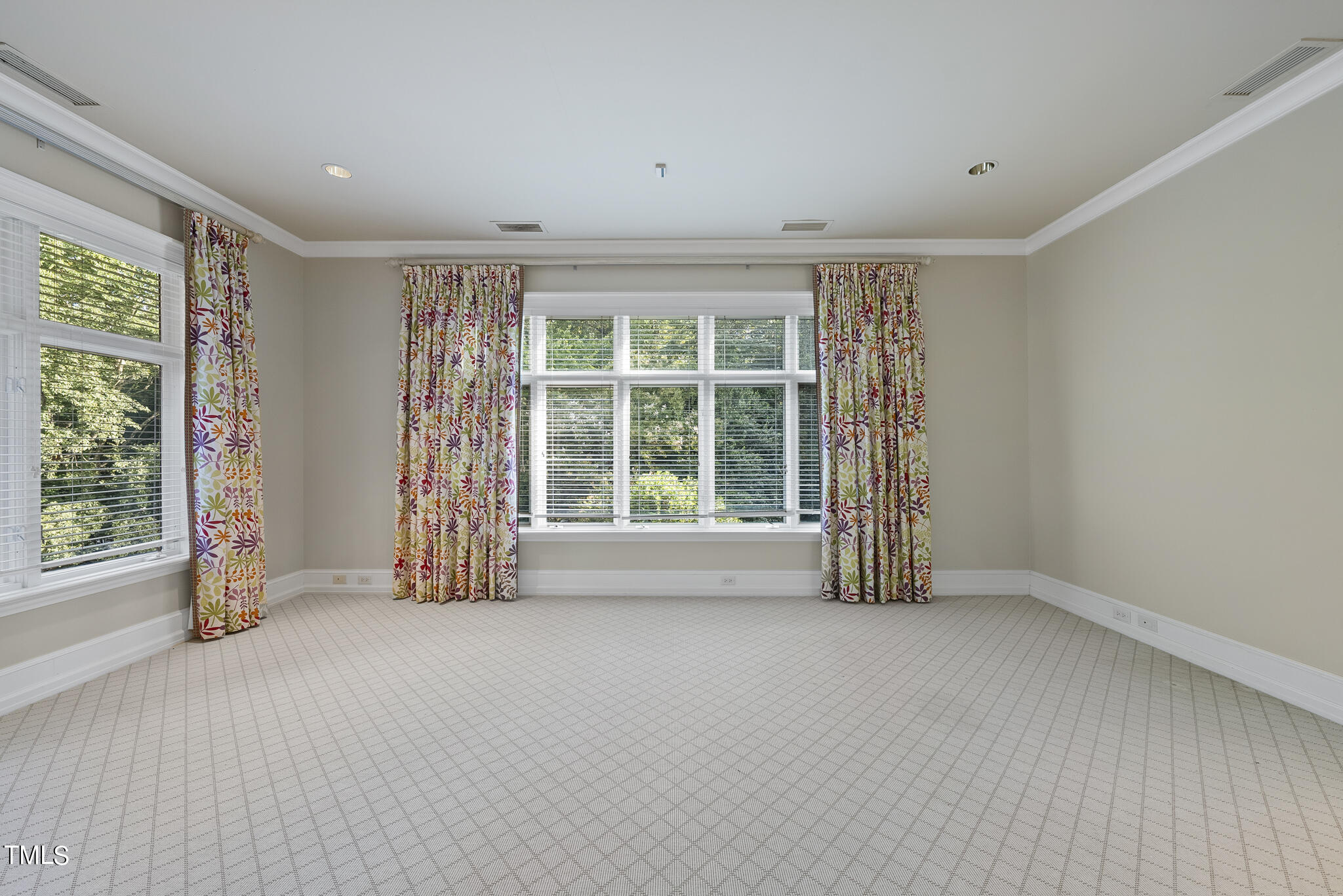 3319 White Oak Road Raleigh, NC 27609 - Photo 26 of 47 an empty room with windows