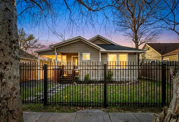 $459,900 | 1405 Walton Street, Houston, TX 77009