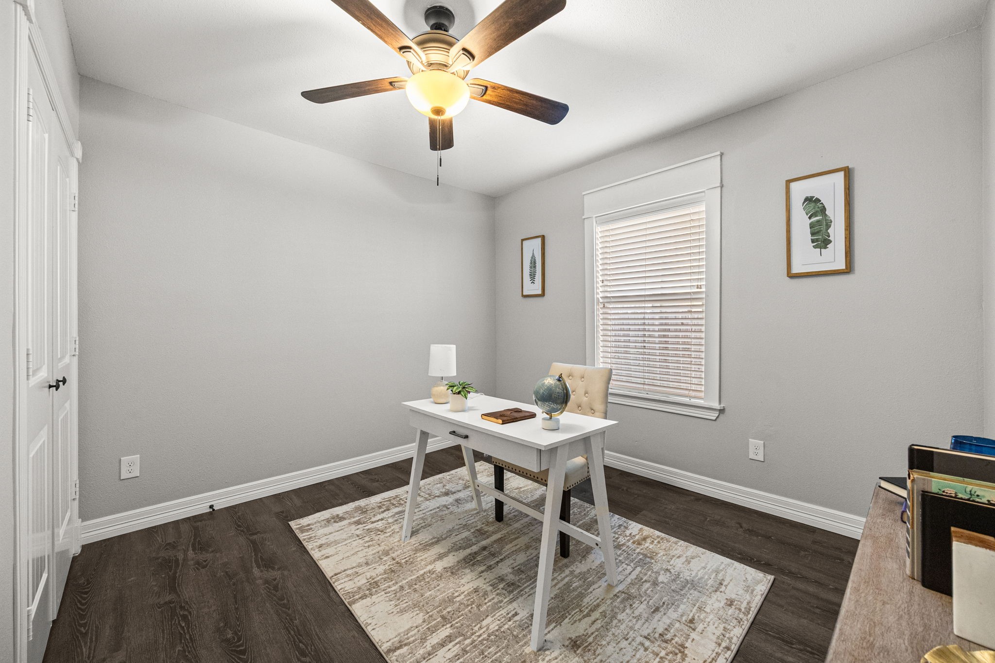 1405 Walton Street Houston, TX 77009 - Photo 22 of 28 Flexible third bedroom perfectly suited for a private office, nursery, or additional guest room.