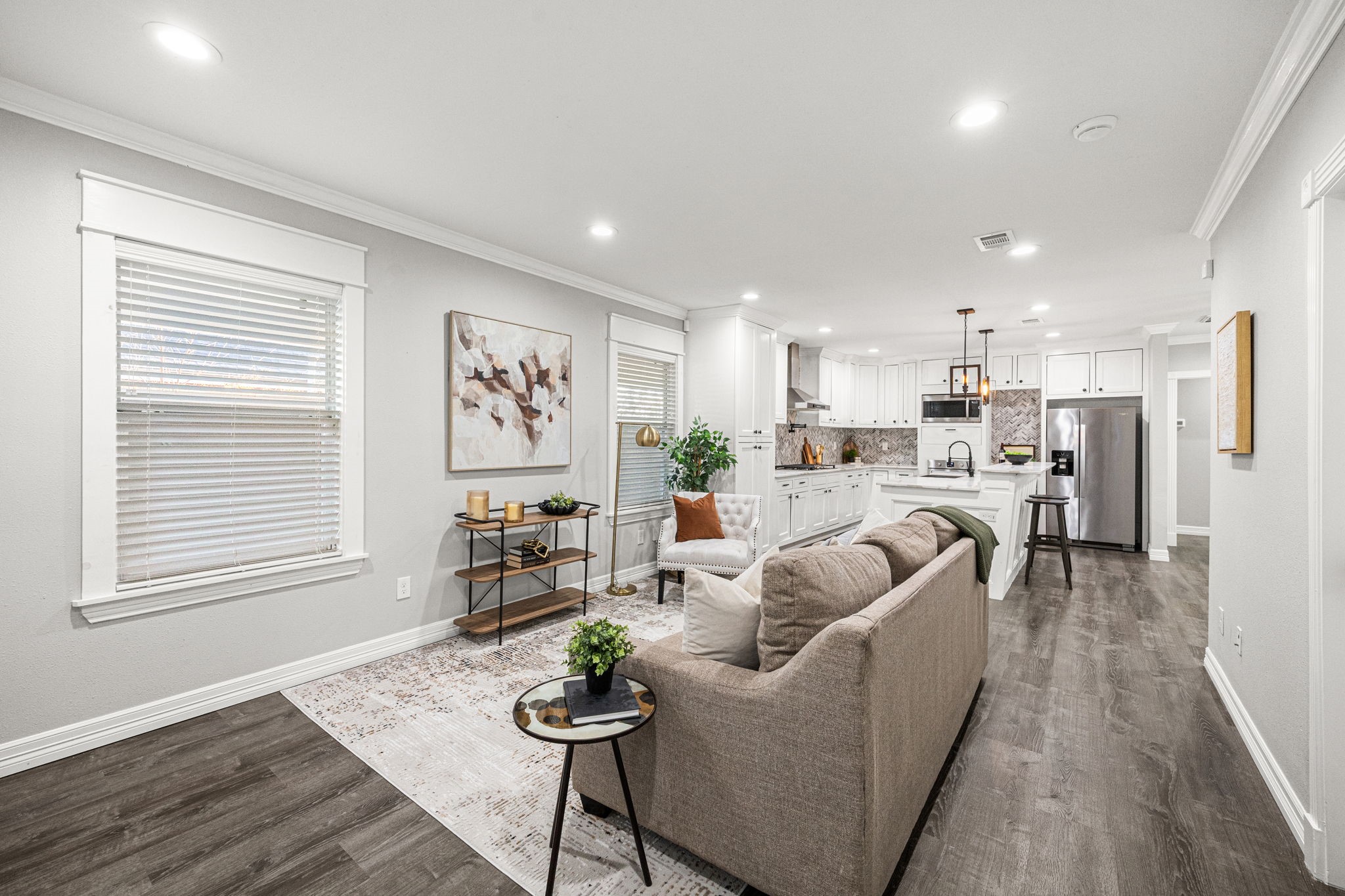 1405 Walton Street Houston, TX 77009 - Photo 3 of 28 Comfortable living area with recessed lighting, rich flooring, and an easy flow from kitchen to dining, ideal for everyday living.