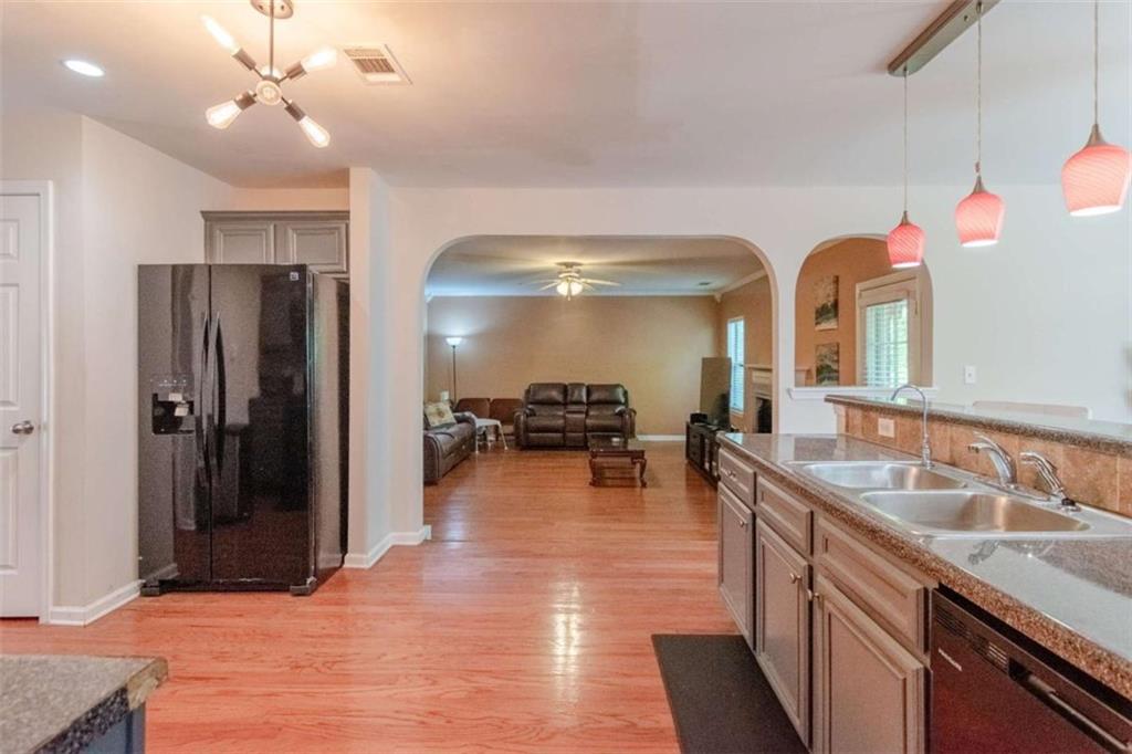 7377 Spoleto Loop Fairburn, GA 30213 - Photo 10 of 37