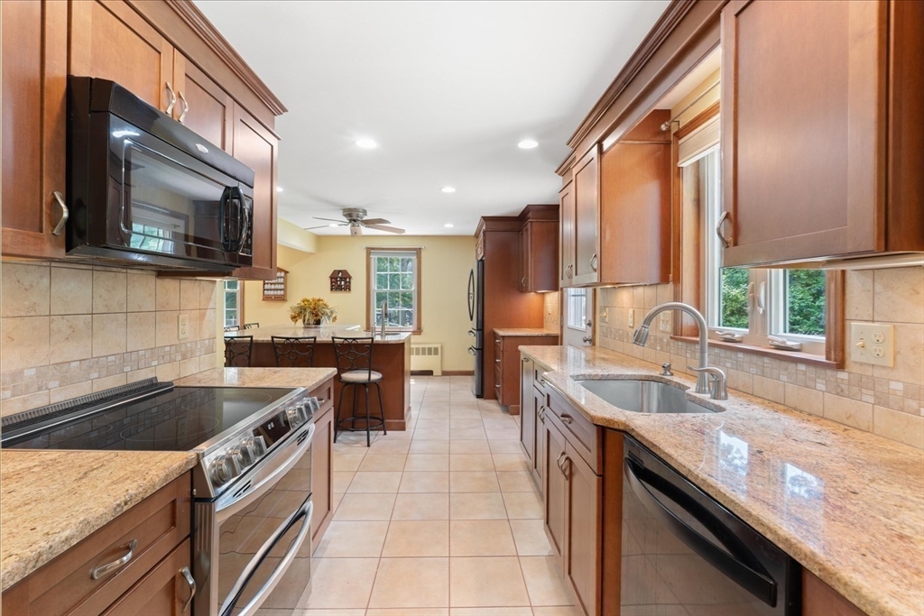23 Meadowbrook Road Raynham, MA 02767 - Photo 9 of 42
