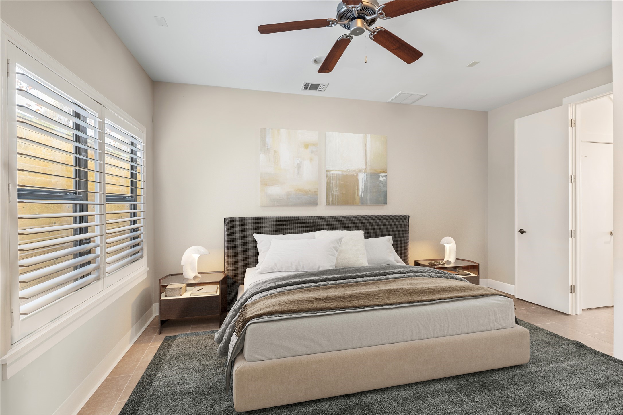 5911 Rose Street Houston, TX 77007 - Photo 9 of 40 Private first-floor bedroom with en-suite bath—ideal for guests, home office, or multi-generational living.
