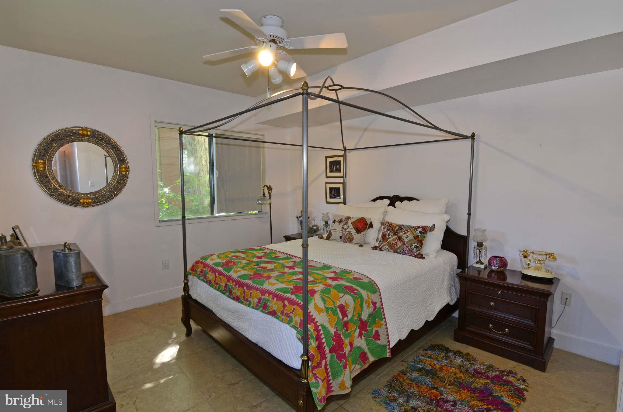 2205 Burgee Court Reston, VA 20191 - Photo 28 of 30 Bedroom #4 opens to the full hall bath.