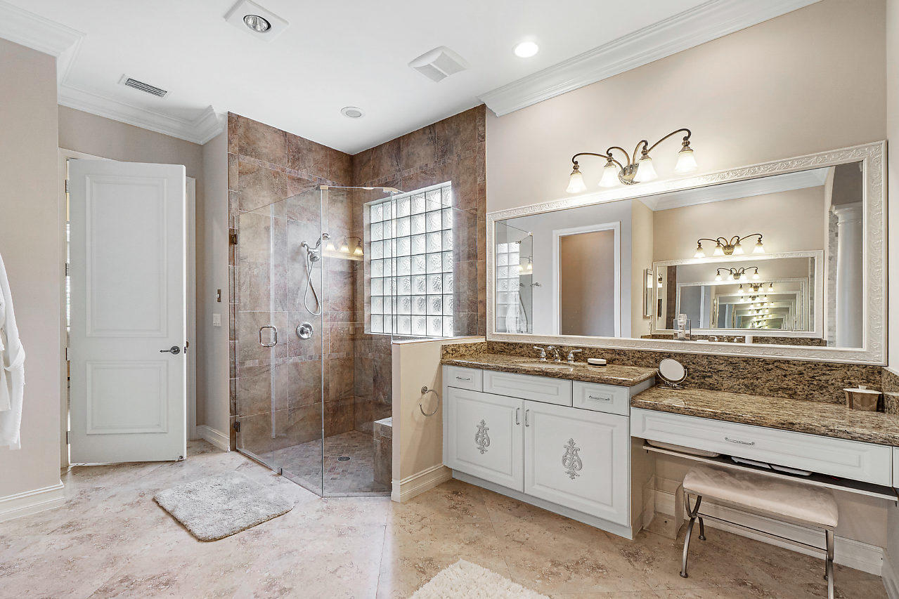 9356 Ivory Isle Road Boynton Beach, FL 33473 - Photo 5 of 45 Master Bath