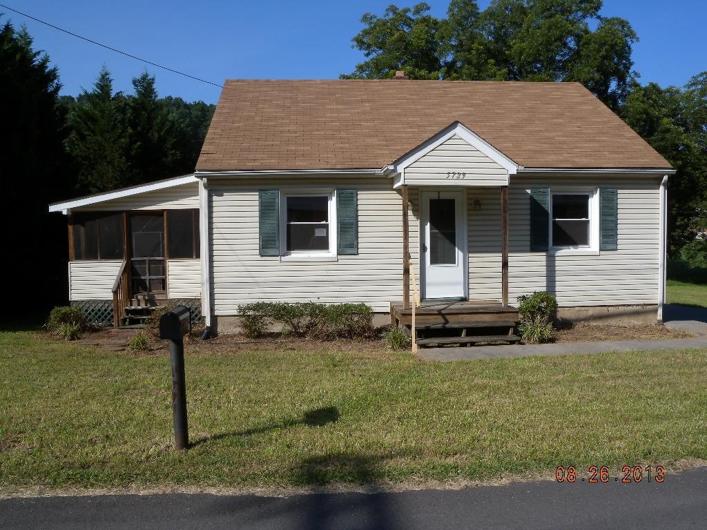 5729 Merriman Road Roanoke, VA 24018 - Photo 1 of 13 013