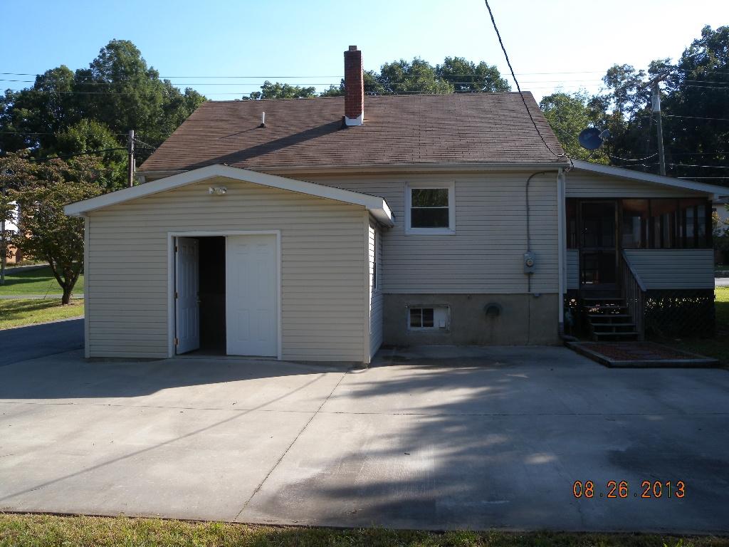 5729 Merriman Road Roanoke, VA 24018 - Photo 3 of 13 002