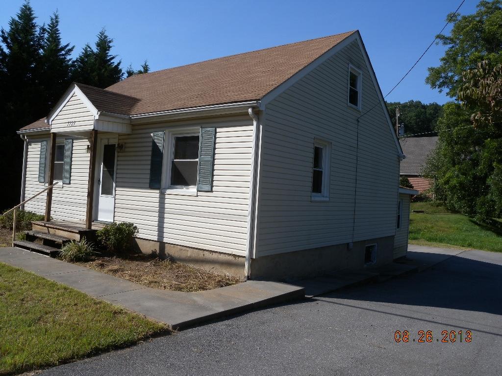 5729 Merriman Road Roanoke, VA 24018 - Photo 5 of 13 014
