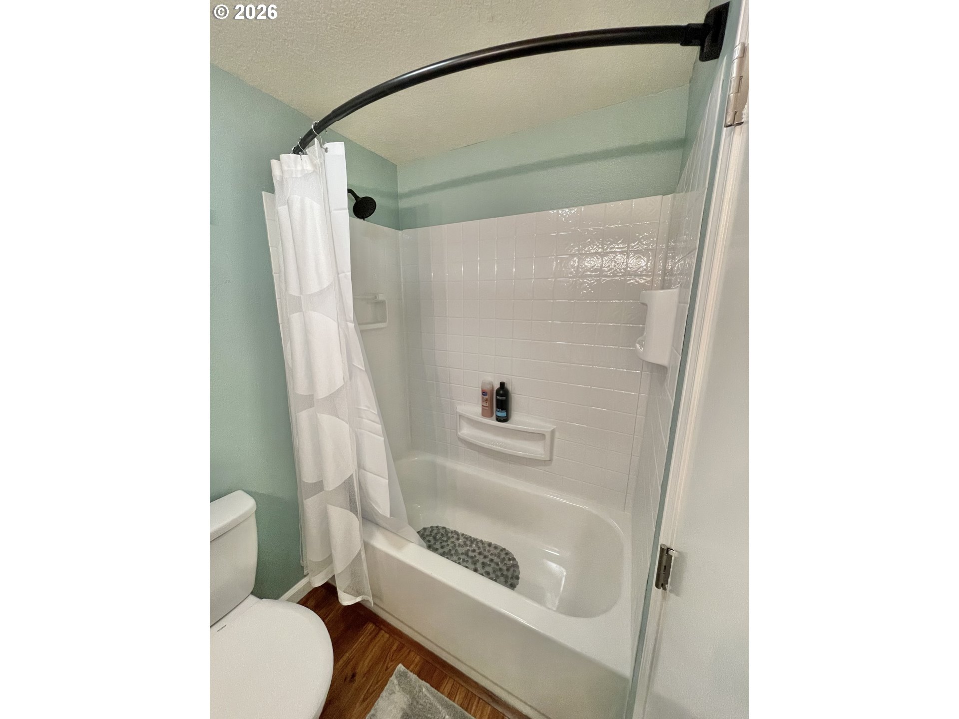 135 Wander Way Southeast Salem, OR 97301 - Photo 17 of 36 a bathroom with a window and a shower