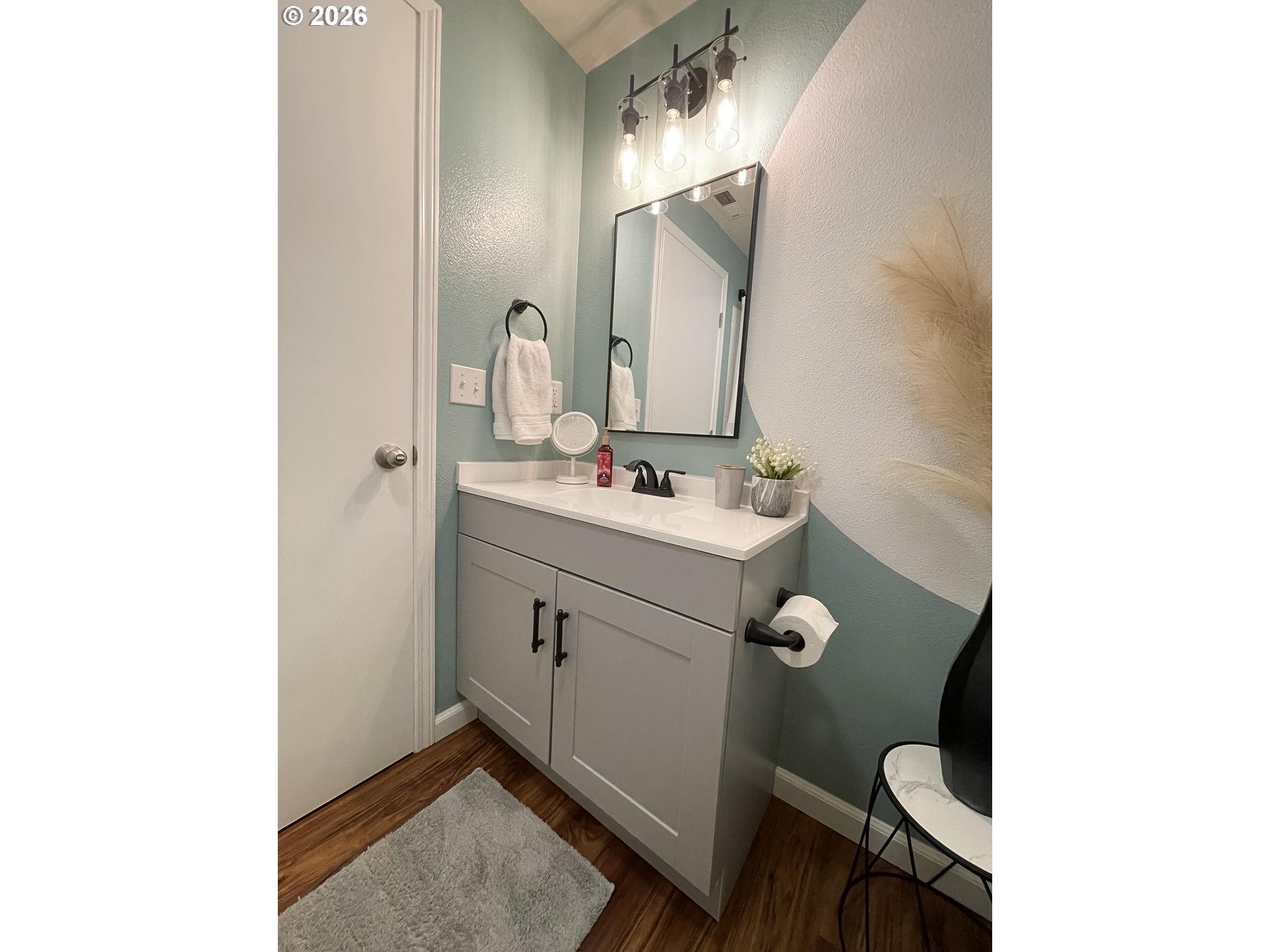 135 Wander Way Southeast Salem, OR 97301 - Photo 18 of 36 a bathroom with a sink vanity and a mirror