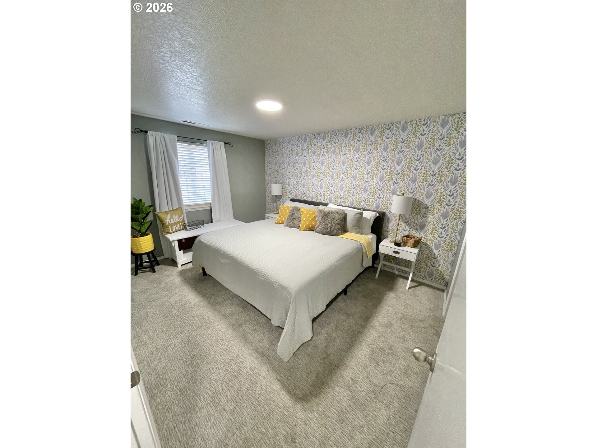 135 Wander Way Southeast Salem, OR 97301 - Photo 20 of 36 a bedroom with a bed and a window