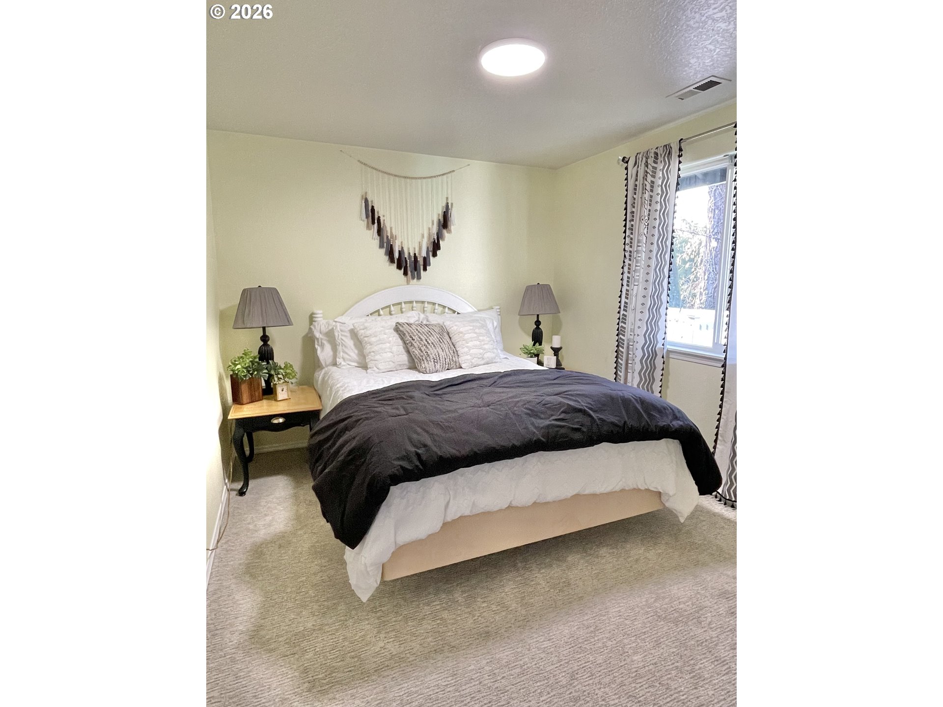 135 Wander Way Southeast Salem, OR 97301 - Photo 29 of 36 a spacious bedroom with a bed and a window