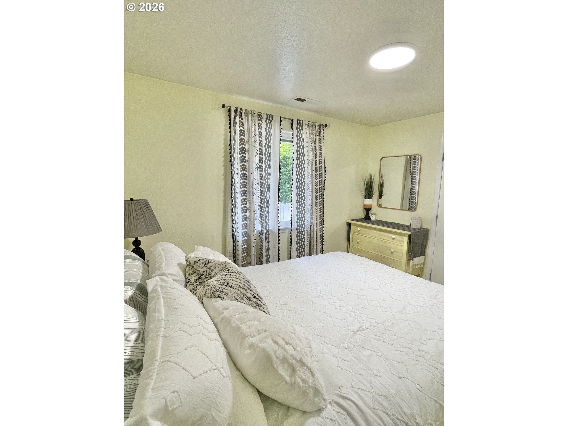 135 Wander Way Southeast Salem, OR 97301 - Photo 30 of 36 a bedroom with a bed and a window