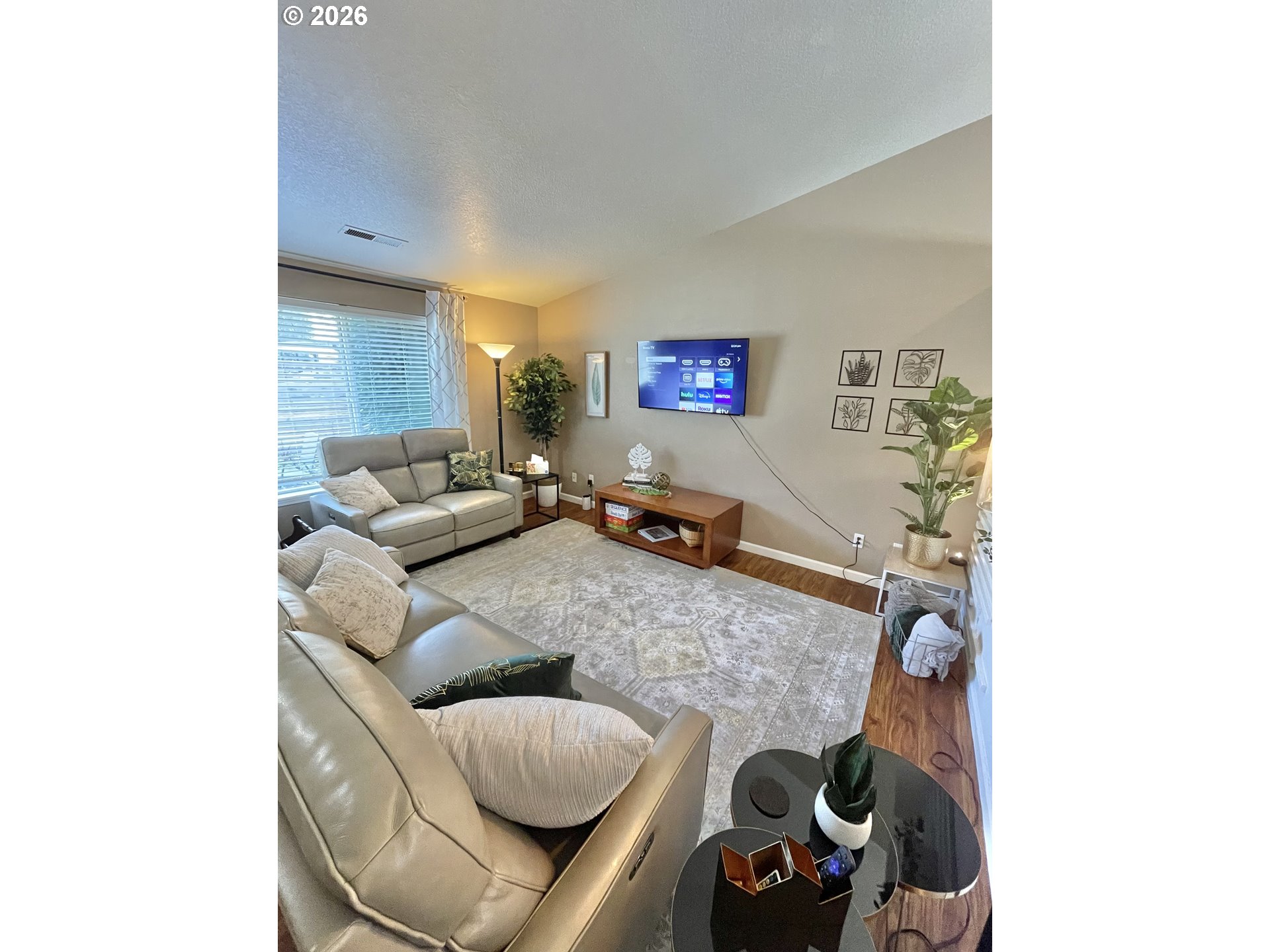 135 Wander Way Southeast Salem, OR 97301 - Photo 6 of 36 a living room with furniture and a table