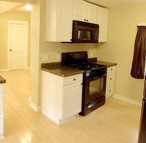 $2,700 | 2319 Cole Avenue Southeast, Minneapolis, MN 55414