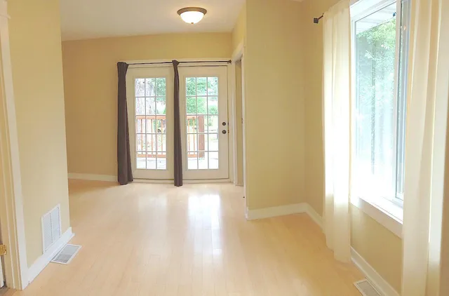 $2,700 | 2319 Cole Avenue Southeast, Minneapolis, MN 55414