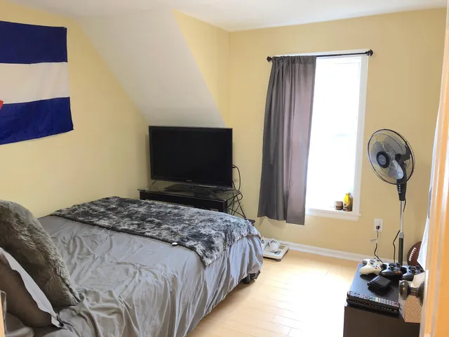 $2,700 | 2319 Cole Avenue Southeast, Minneapolis, MN 55414