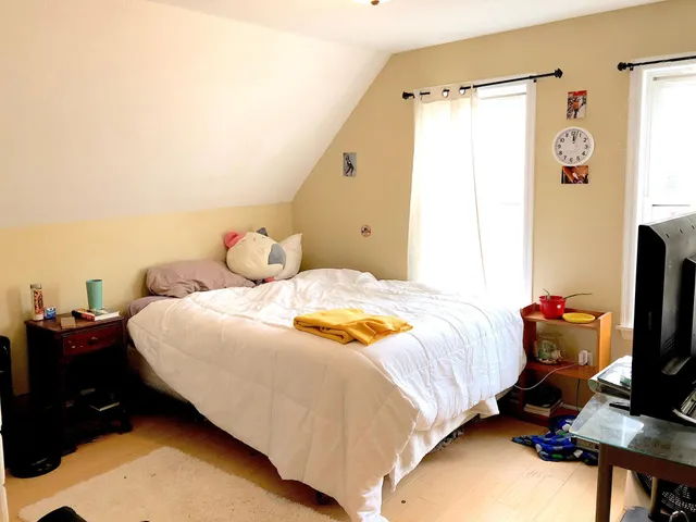 $2,700 | 2319 Cole Avenue Southeast, Minneapolis, MN 55414