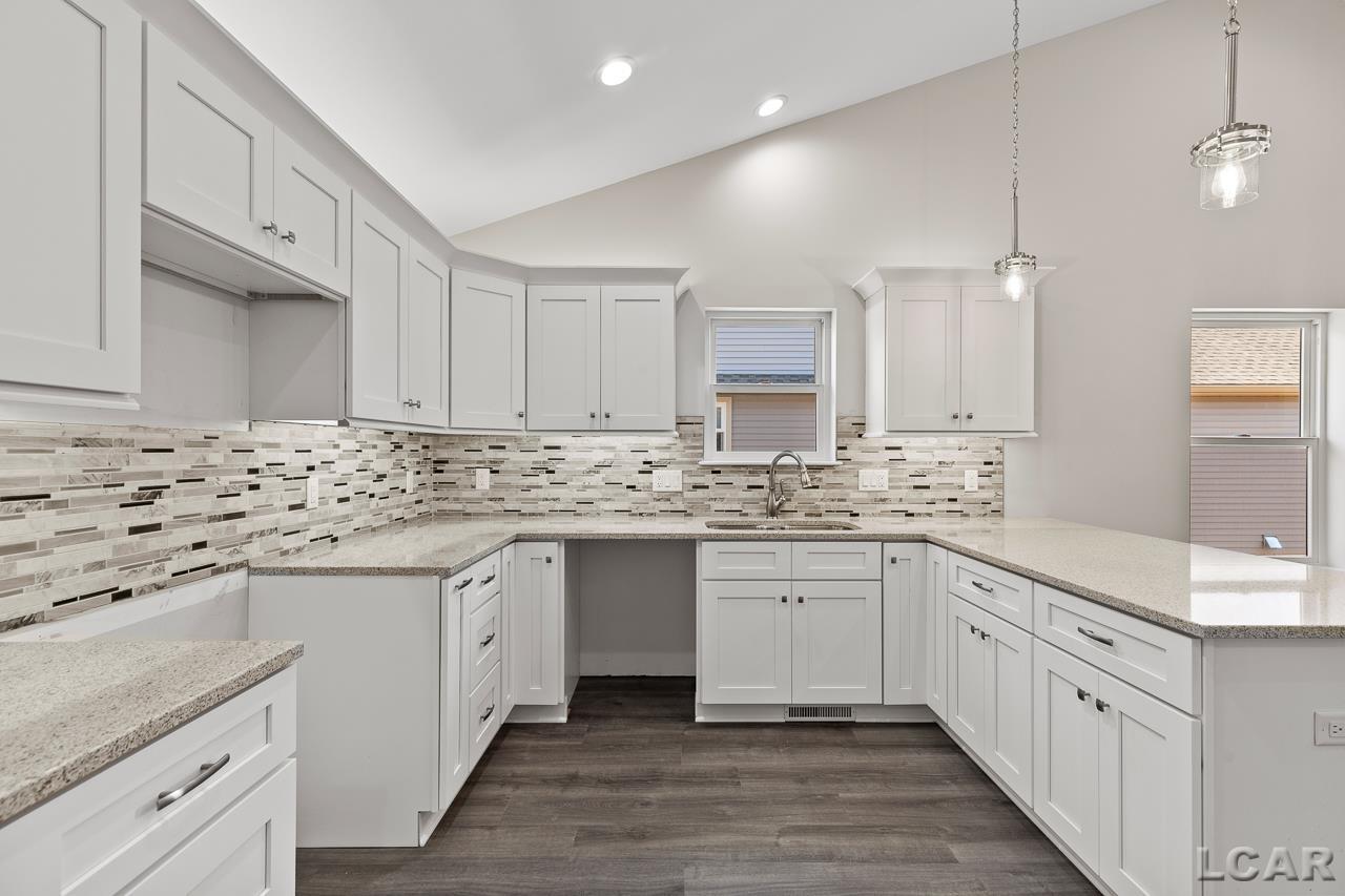 1198 Ridge Lane Tecumseh, MI 49286 - Photo 4 of 40 50104702-5a5f0543-651e-4f7b-bf4e-9871991c2c58.JPG