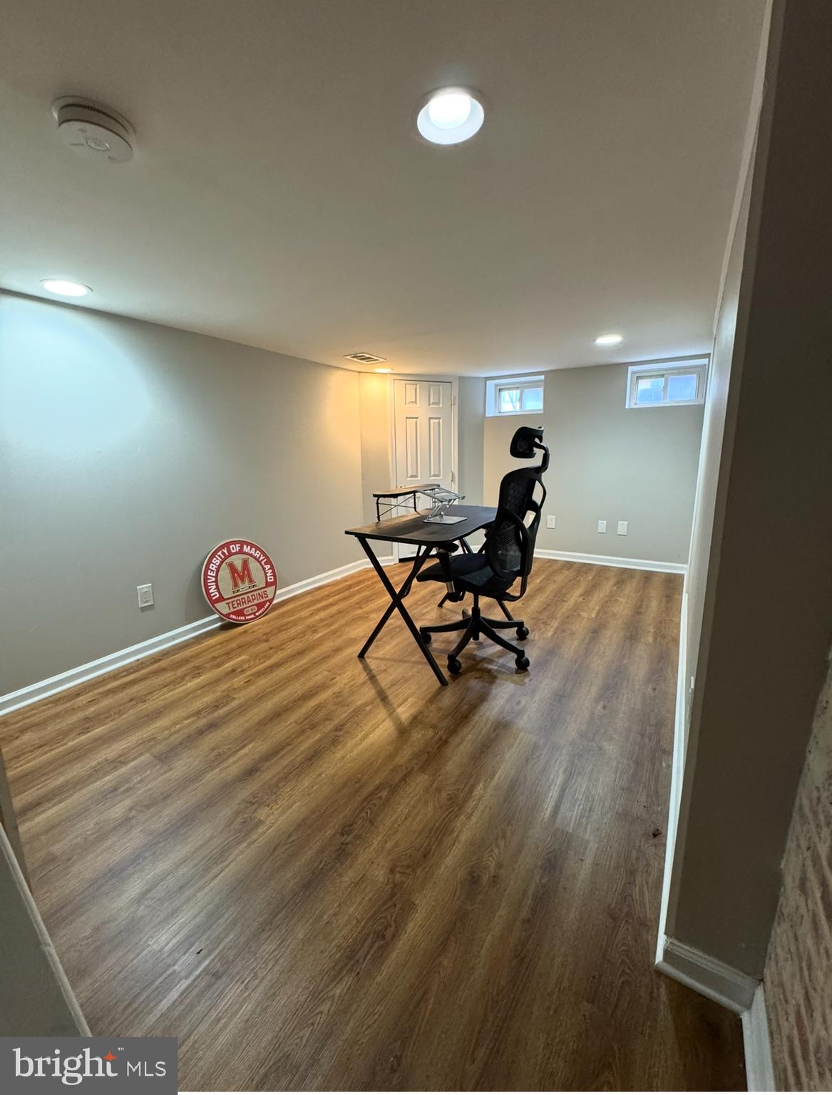 1746 South Hanover Street Baltimore, MD 21230 - Photo 16 of 19 a workspace with furniture