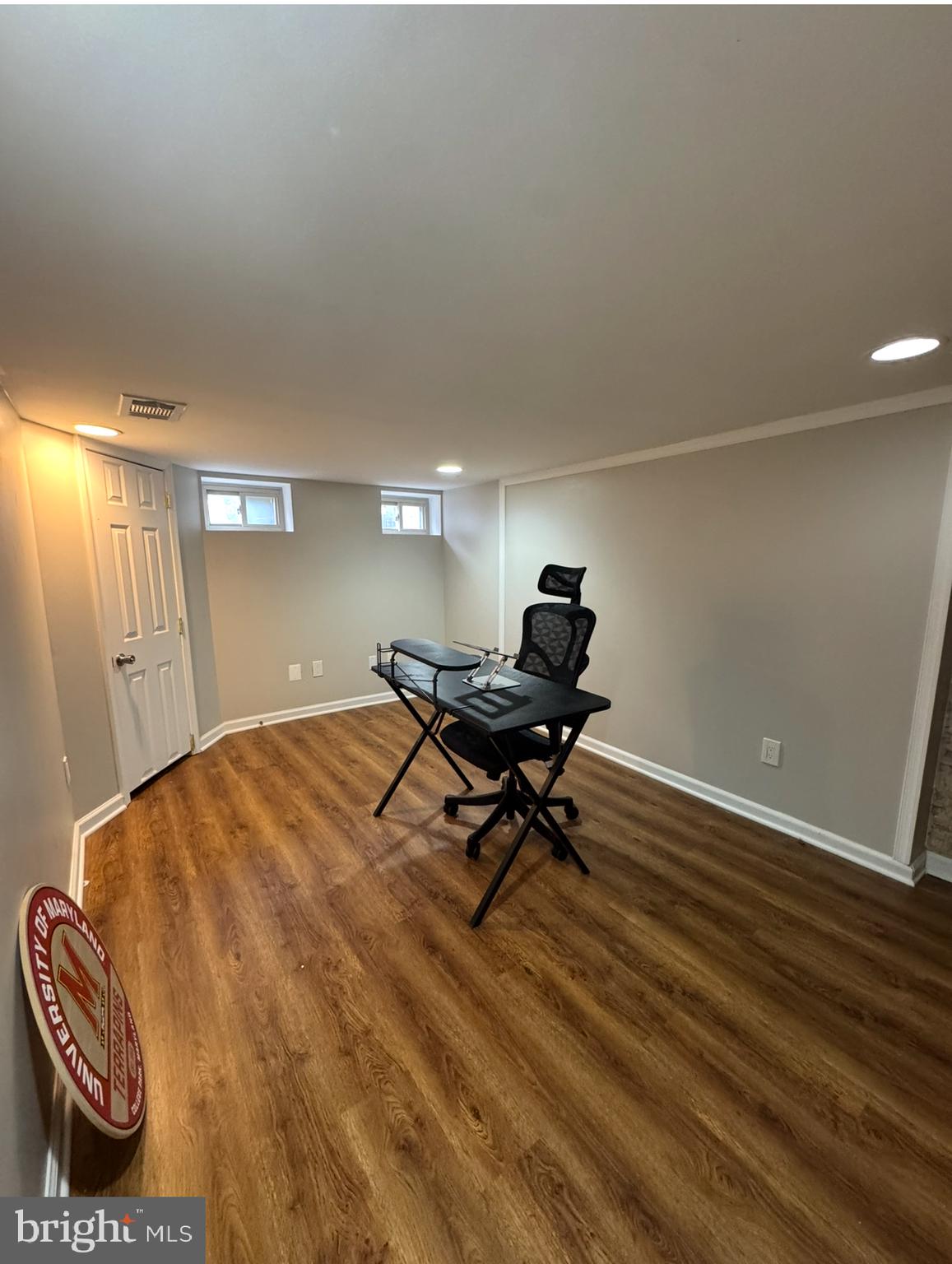1746 South Hanover Street Baltimore, MD 21230 - Photo 17 of 19 a room with furniture and air conditioner