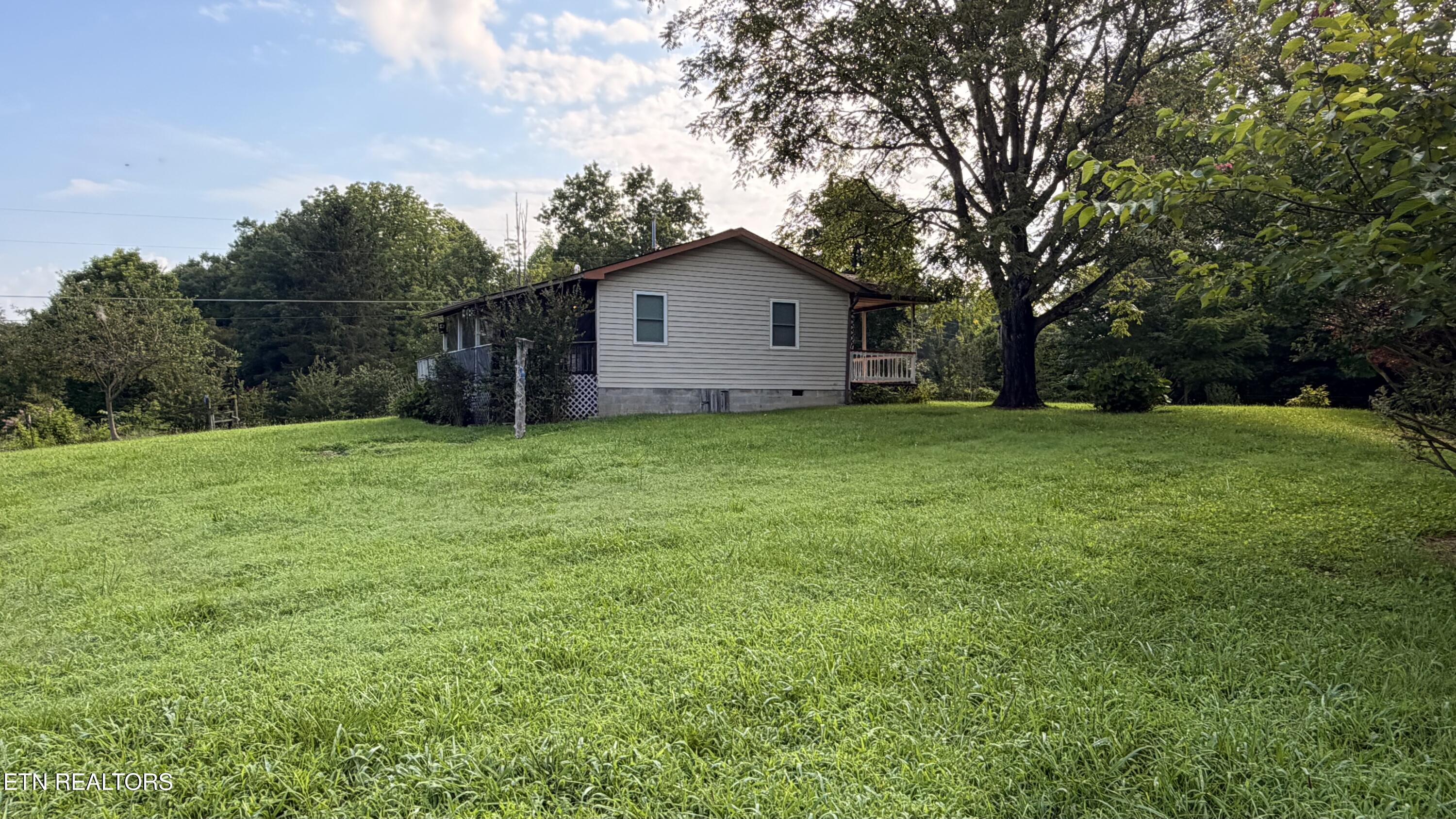 420 Black Oak Road Oneida, TN 37841 - Photo 3 of 30 Side view of house