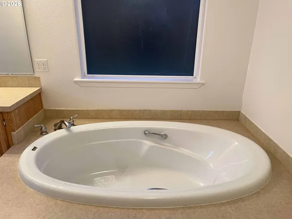 $399,900 | 11211 Highway 36, Mapleton, OR 97453