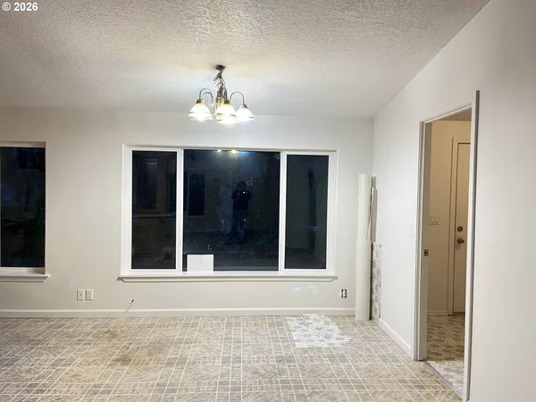 $399,900 | 11211 Highway 36, Mapleton, OR 97453