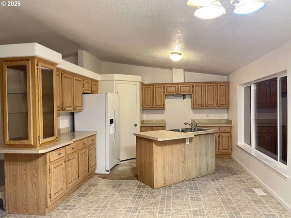 $399,900 | 11211 Highway 36, Mapleton, OR 97453